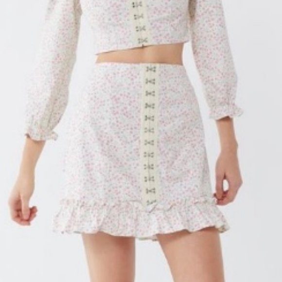 Urban Outfitters Floral Hook & Eye Mini Skirt - Picture 3 of 3
